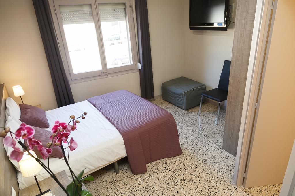 Hostal Fonda Montserrat Cambrils Oda fotoğraf